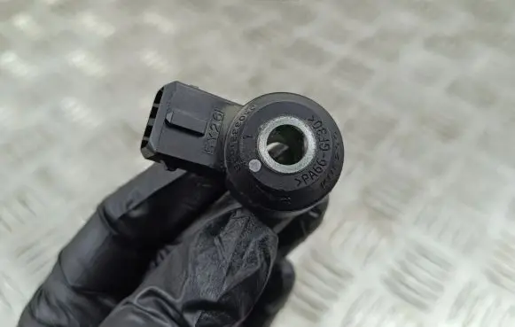 Jeep Grand Cherokee Detonation knock sensor 05033316AE