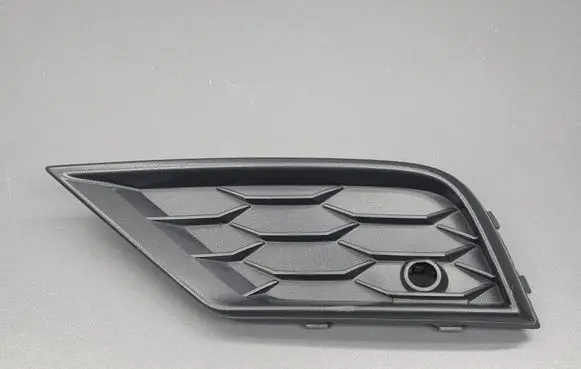 Volkswagen Tiguan Front bumper lower grill 5NA853665A