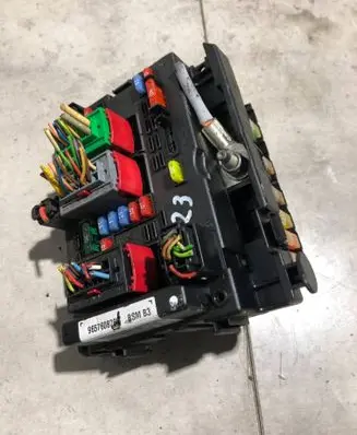 Peugeot 206 Fuse module 9657608780