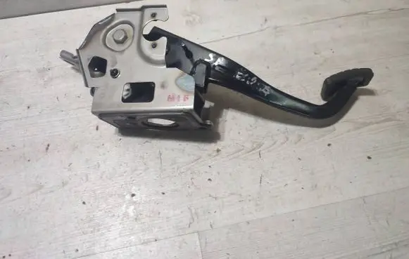 Hyundai Kona I Clutch pedal 32802J9100 70S11