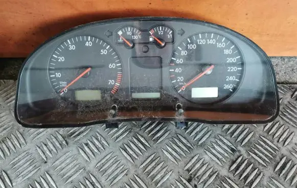 Volkswagen PASSAT B5 Speedometer (instrument cluster) 3B0920802