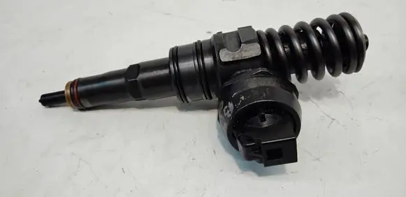 Volkswagen Caddy Fuel injector 038130073AQ 0414720213