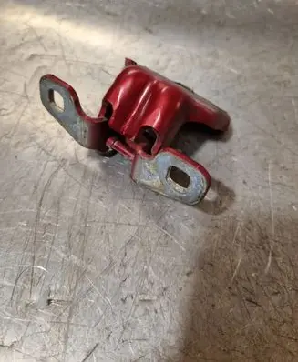 Dacia Sandero Front door lower hinge ES92