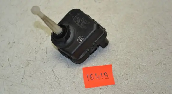Headlight level adjustment motor
