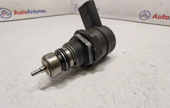 BMW 5 E60 E61 Fuel pressure regulator 0281002481 13537805733 13537788685