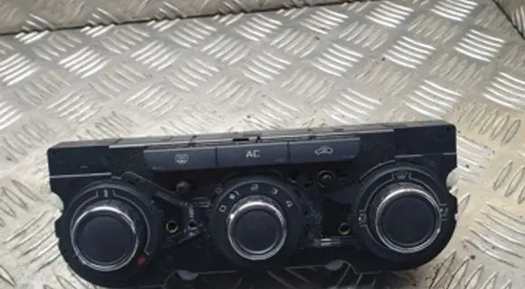 Skoda Octavia Mk2 (1Z) Climate control unit 15B9002 3T0820047