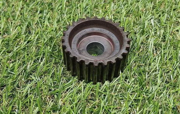 Volkswagen Jetta VI Crankshaft pulley 04E105263D