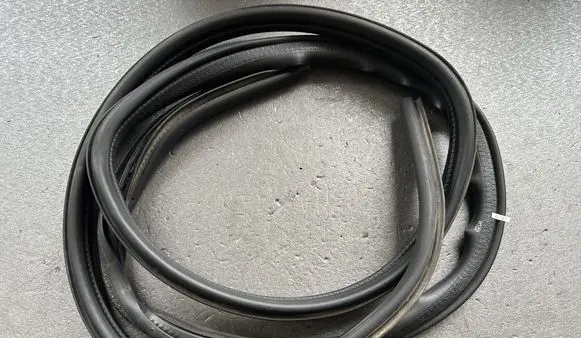 Jeep Grand Cherokee (WJ) Rear door rubber seal (on body) 55135959AD
