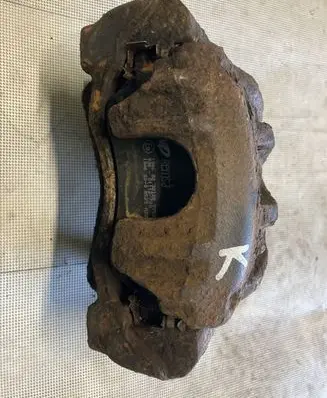Toyota Avensis T250 Front brake caliper