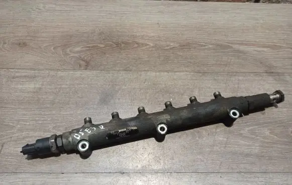 Volvo V70 Fuel main line pipe 0445215010 8658252