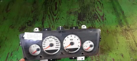 Chrysler Neon II Speedometer (instrument cluster) P04793523AJ