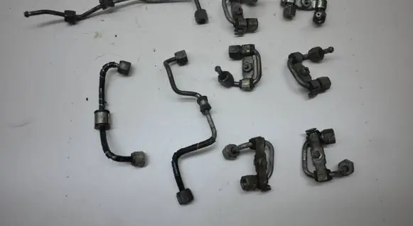 Jaguar XF X250 Fuel injector supply line/pipe 
