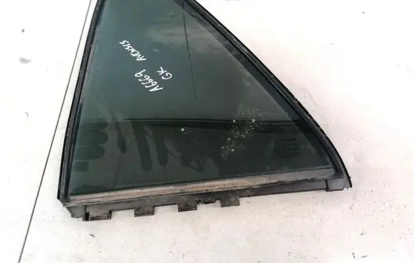 Toyota Avensis T250 Rear vent window glass 