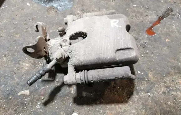 Opel Insignia A Rear brake caliper