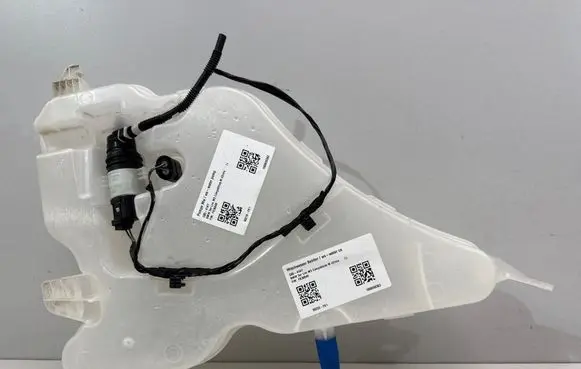 BMW M3 G80 Windshield washer fluid reservoir/tank 9502227