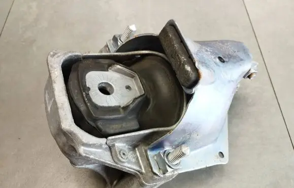Audi A5 Sportback 8TA Engine mount bracket 8R0199381E