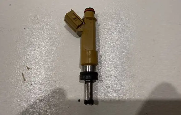 Toyota Auris E180 Fuel injector 232500T030