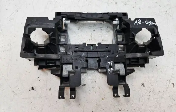 Audi A8 S8 D3 4E Front door exterior handle/bracket 4E0839885E
