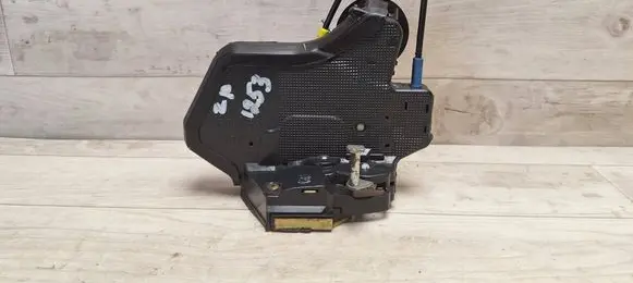 Toyota Corolla Verso E121 Rear door lock 