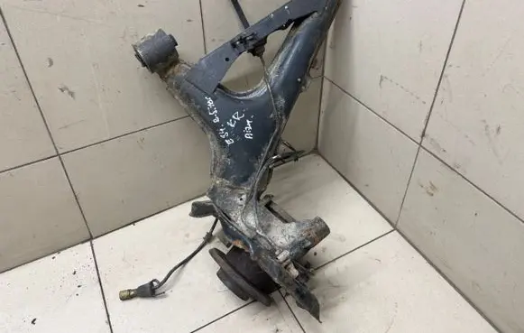 Rear wheel hub spindle/knuckle