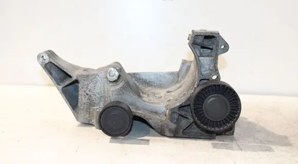 BMW 1 E81 E87 Generator/alternator bracket 7802639