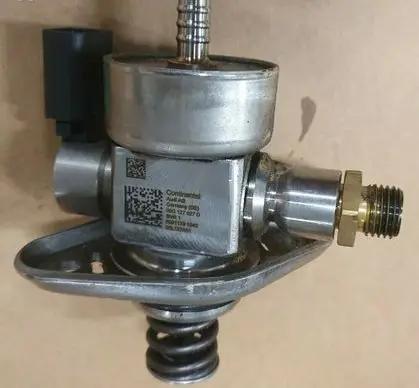 Audi A3 S3 8V Fuel injection high pressure pump 06G127027D CZP