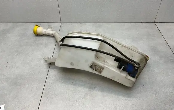 Renault Captur Windshield washer fluid reservoir/tank 289107623R