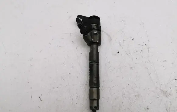 Mercedes-Benz B W245 Fuel injector 0445110378 A6400701287
