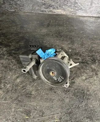 Mercedes-Benz E W212 Power steering pump A0064664701 7693900511