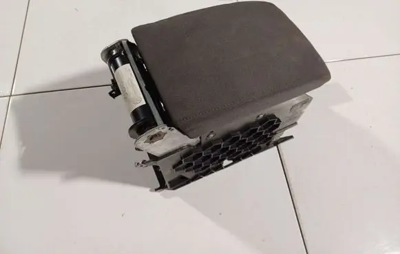 Volkswagen Golf Plus Armrest 5M0864251A
