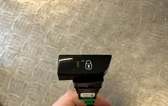 Citroen C4 II Picasso Central locking switch button 9678101077
