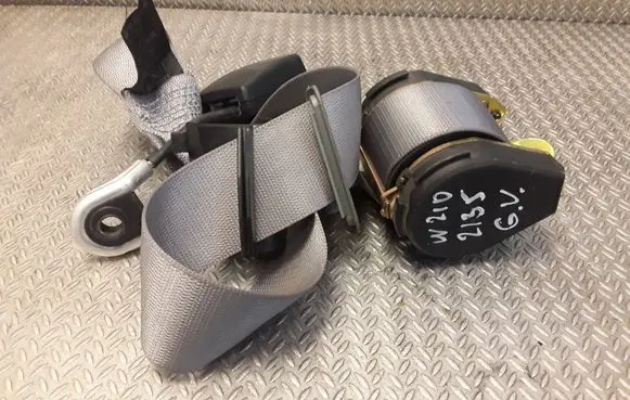Mercedes-Benz E W210 Middle seatbelt (rear) 2108601485 A2108601485