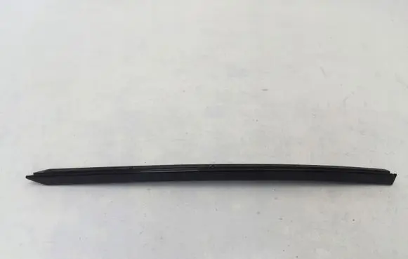 BMW 2 F22 F23 Windshield trim 7358451
