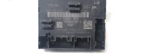 Volkswagen PASSAT B8 Other control units/modules 5Q0959592E
