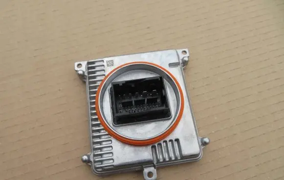 Volkswagen PASSAT B8 Voltage converter/converter module 992941572CJ