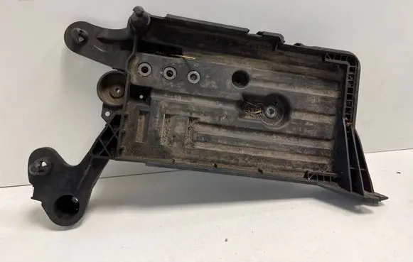 Volkswagen PASSAT B8 Battery tray 5Q0915331J 5Q0915329A