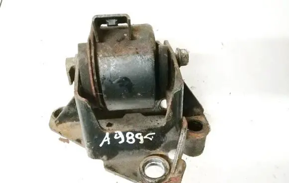 Mazda 6 Engine mount bracket