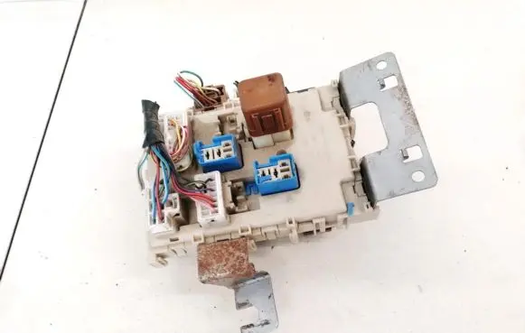 Nissan Almera Tino Fuse box set 24350BU210 0930033