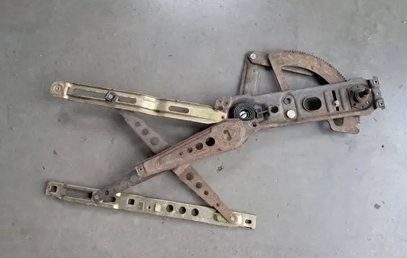 Mercedes-Benz W123 Front door electric window regulator 1237201346