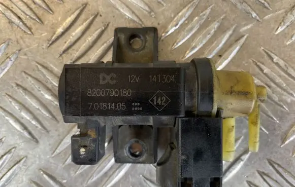 Opel Vivaro Turbo solenoid valve 8200790180 14T304 70181405