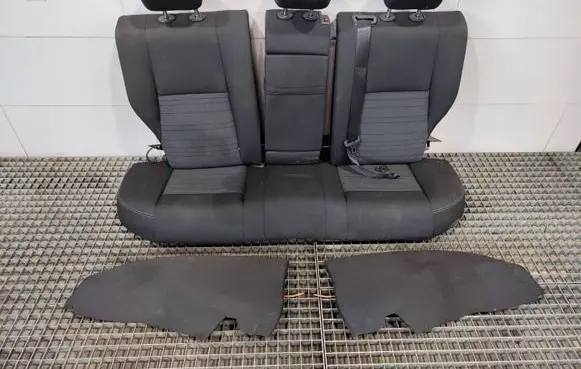 Mercedes-Benz C W205 Second row seats 