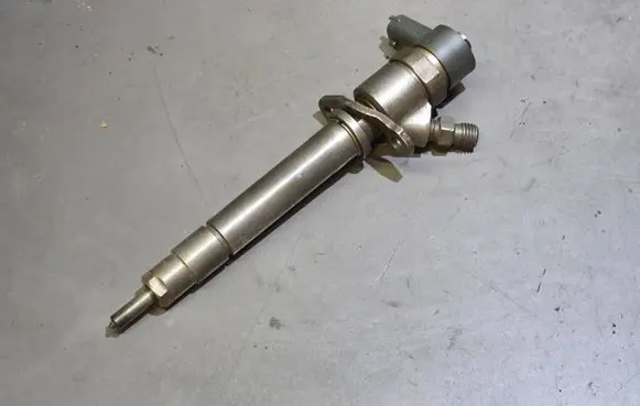 Volvo XC70 Fuel injector 8658352 0445110078