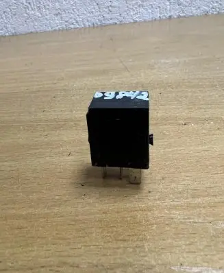 Volkswagen PASSAT B6 Other relay 4H0951253C D9842