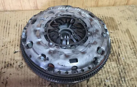 Volkswagen PASSAT B6 Clutch set kit 24035410