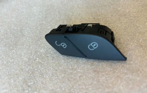 Mercedes-Benz R W251 Central locking switch button A2518200910 03078050 2518200910