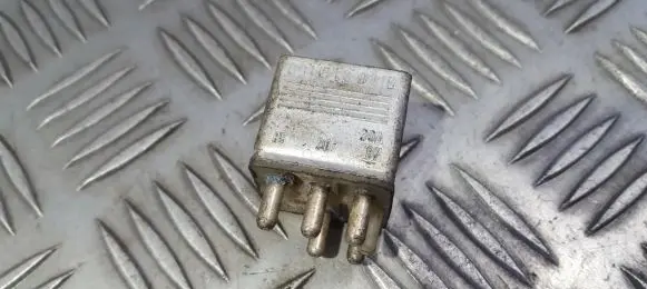 Mercedes-Benz E W124 Other relay 0015420219