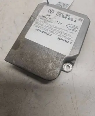 Volkswagen Golf IV Airbag control unit/module 1C0909605A