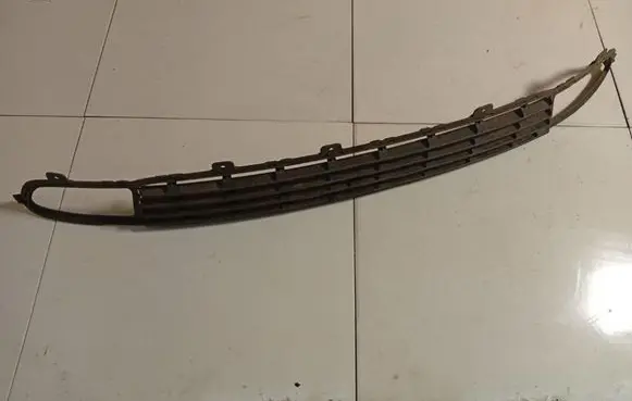 Opel Zafira A Front bumper lower grill 90580631