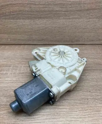 Mercedes-Benz C W204 Rear door window regulator motor A2048200642 961108100