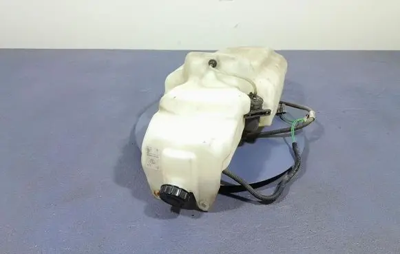Renault Megane III Windshield washer fluid reservoir/tank 5010544976
